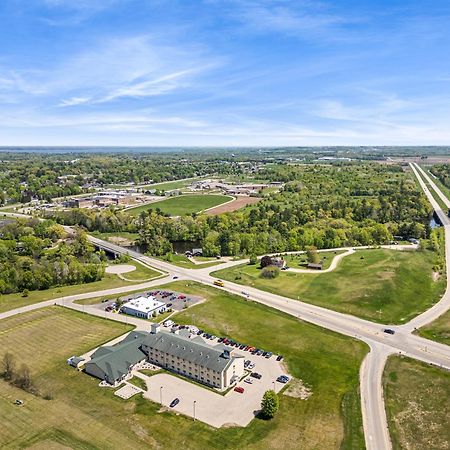 Boarders Inn & Suites By Cobblestone Hotels - Shawano 外观 照片