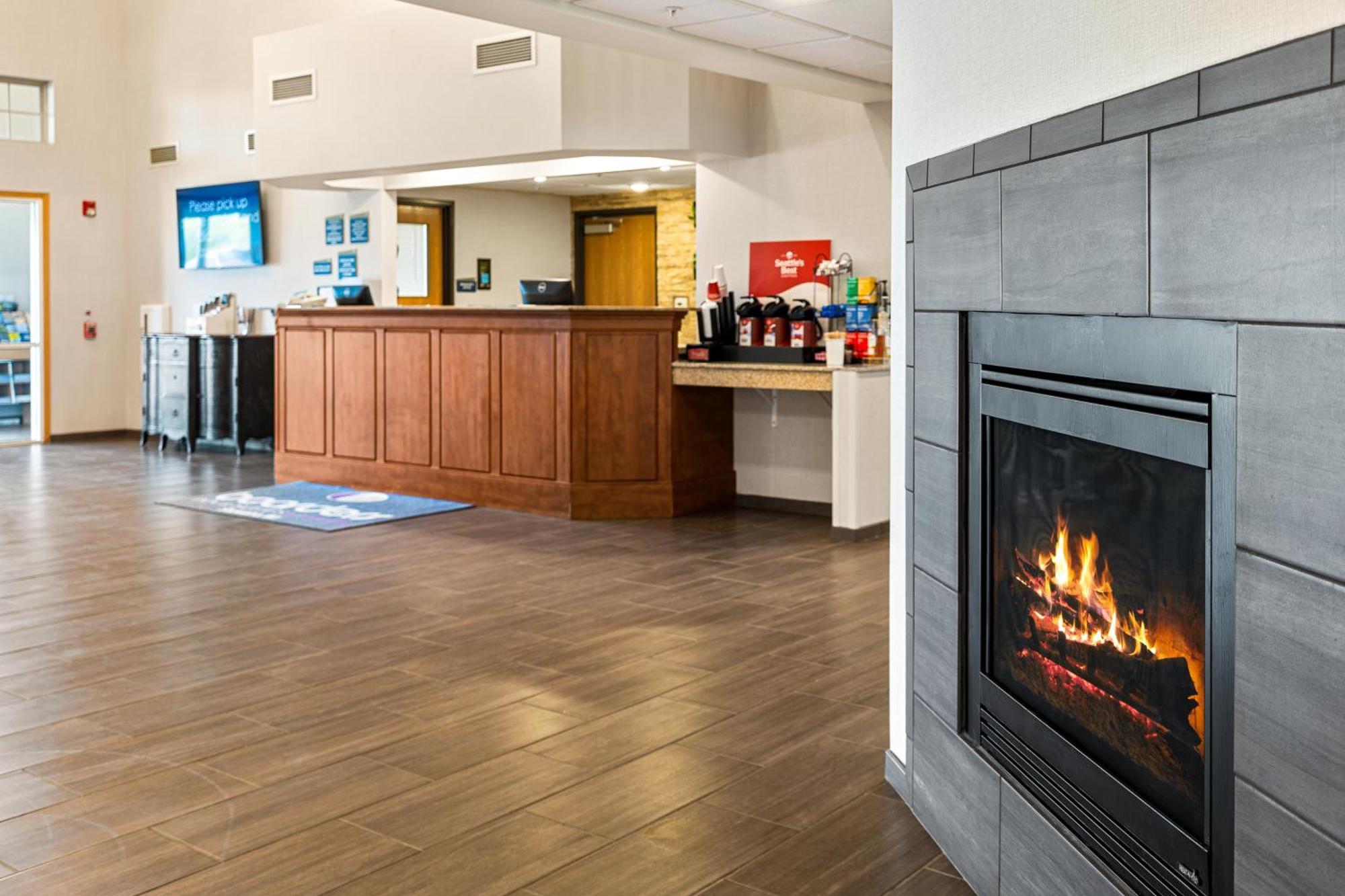 Boarders Inn & Suites By Cobblestone Hotels - Shawano 外观 照片