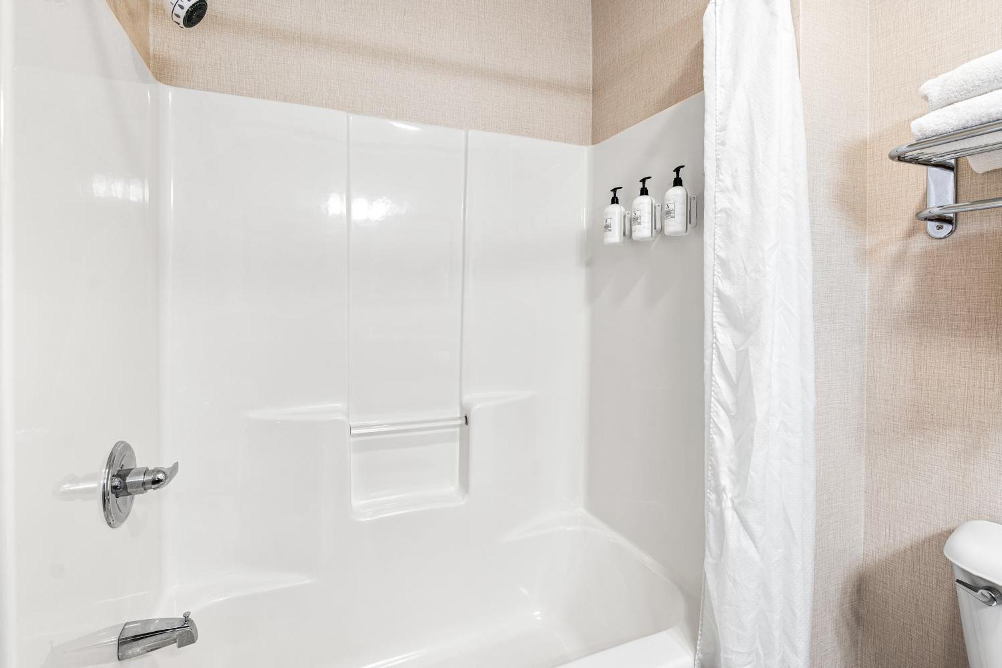 Boarders Inn & Suites By Cobblestone Hotels - Shawano 外观 照片