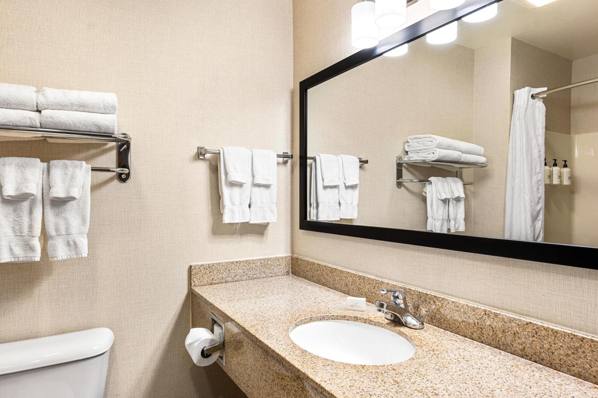 Boarders Inn & Suites By Cobblestone Hotels - Shawano 外观 照片