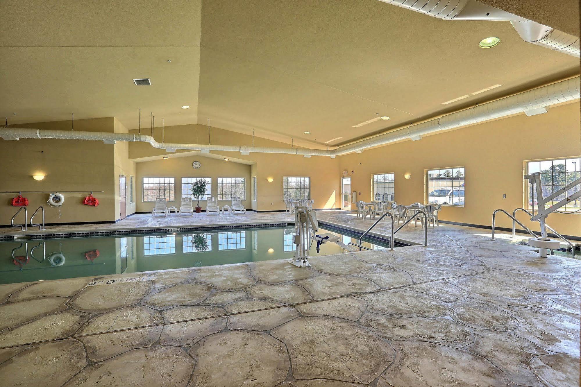 Boarders Inn & Suites By Cobblestone Hotels - Shawano 外观 照片