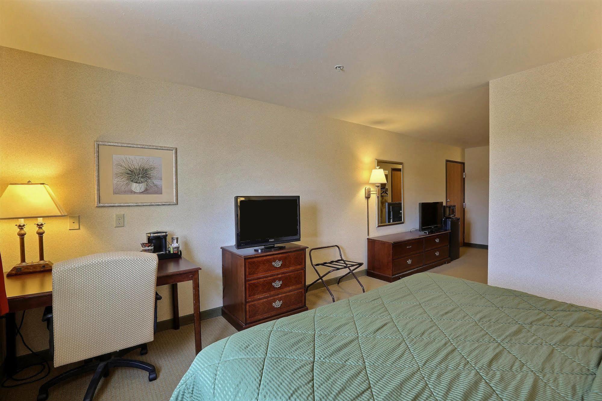 Boarders Inn & Suites By Cobblestone Hotels - Shawano 外观 照片