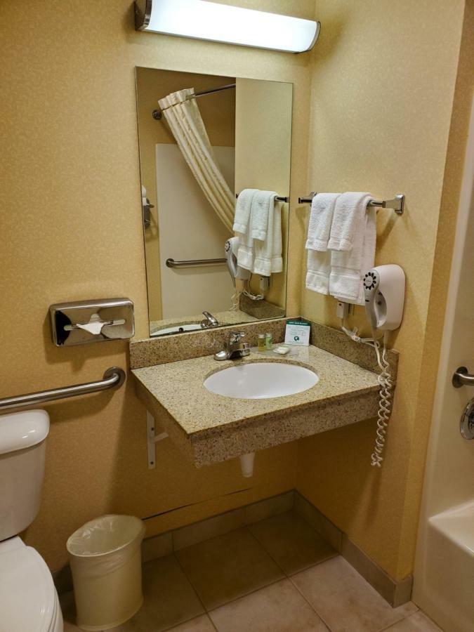 Boarders Inn & Suites By Cobblestone Hotels - Shawano 外观 照片
